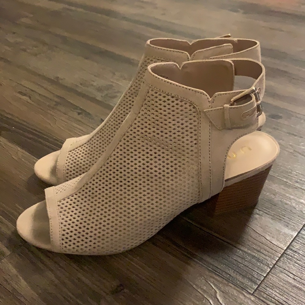 Tan Heels 9.5